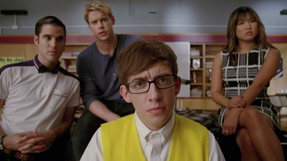 Glee Season 5 Critical Reception & Fan Theories Unpack Continuity Errors